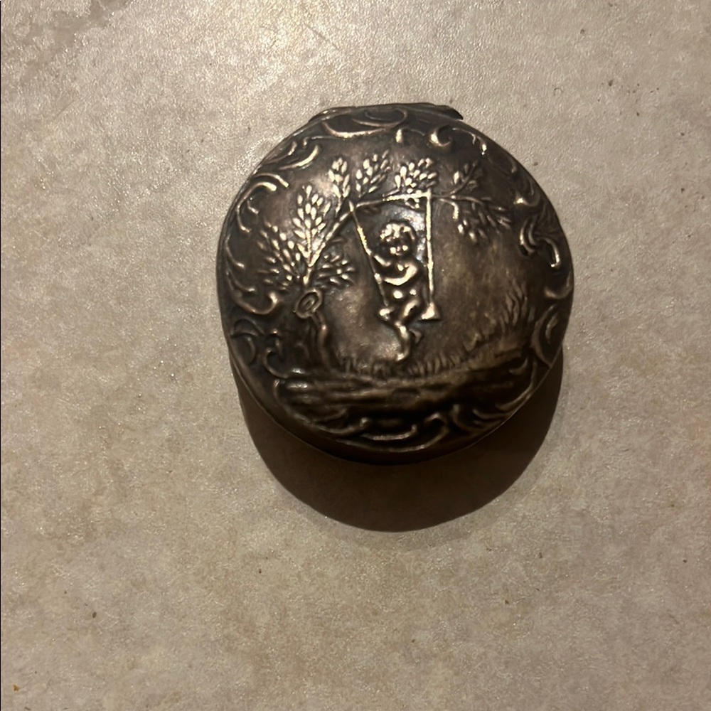 Vintage Sterling Silver Compact pill box with Cherub Design
